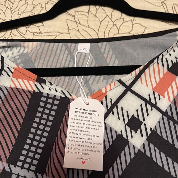 Cute light weight dress - Picture 3 of 4